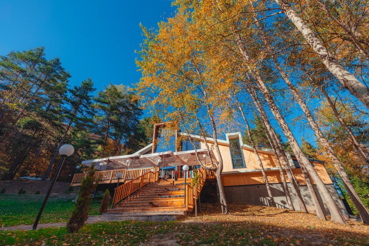 فندق Saint Constantine Mountain Retreat بيشتيرا المظهر الخارجي الصورة